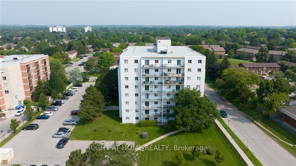 Photo 2 of Unit 801, 986 Huron Street, London, East A — HOMEH