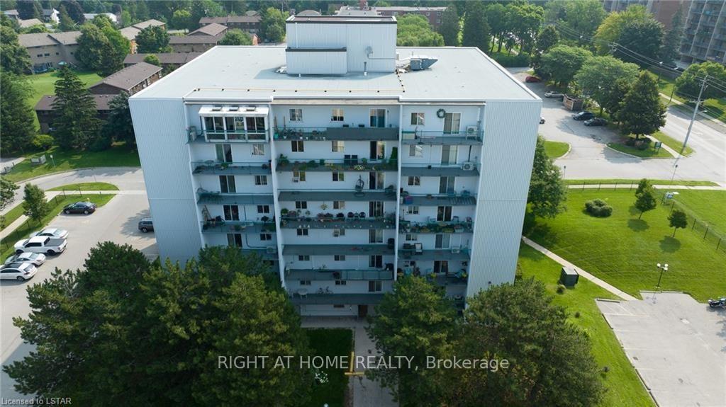 Photo 3 of Unit 801, 986 Huron Street, London, East A — HOMEH