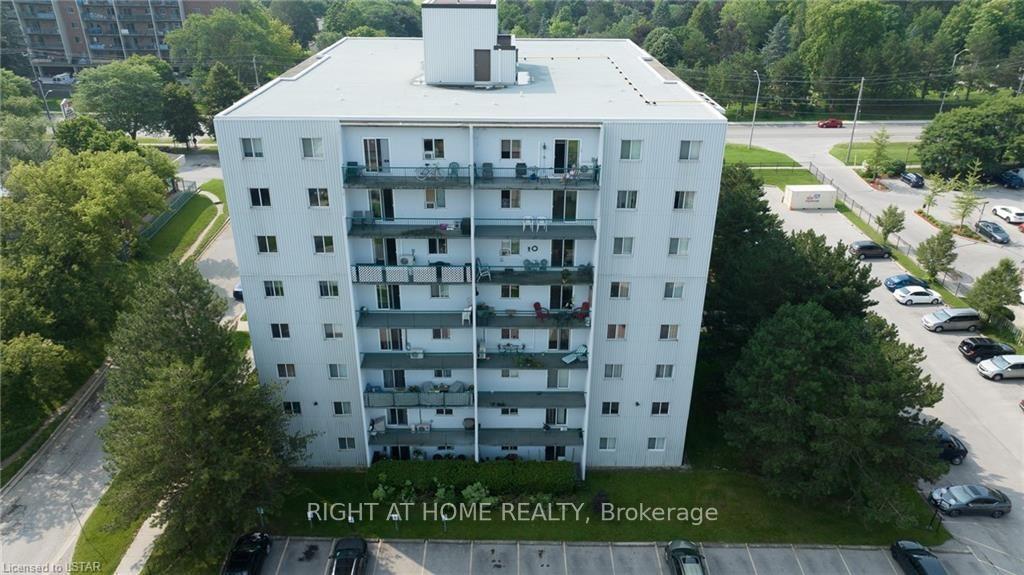 Photo 4 of Unit 801, 986 Huron Street, London, East A — HOMEH