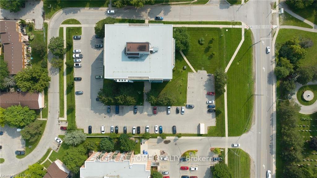 Photo 5 of Unit 801, 986 Huron Street, London, East A — HOMEH