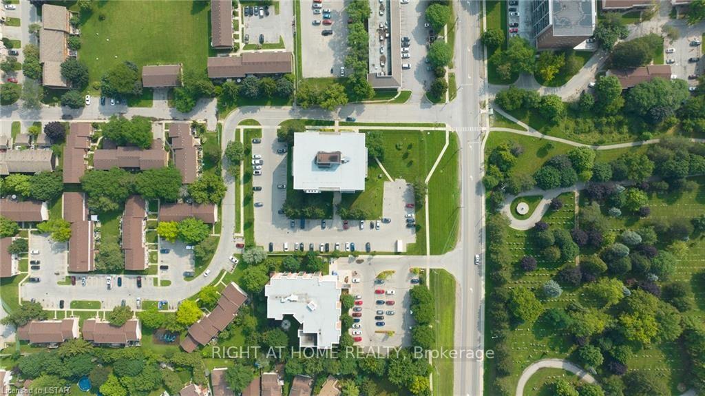 Photo 7 of Unit 801, 986 Huron Street, London, East A — HOMEH