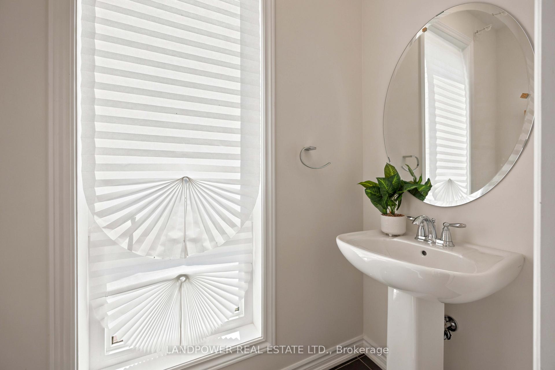 Photo 10 of 38 Lord Melborne Street, Markham, Victoria Square — HOMEH