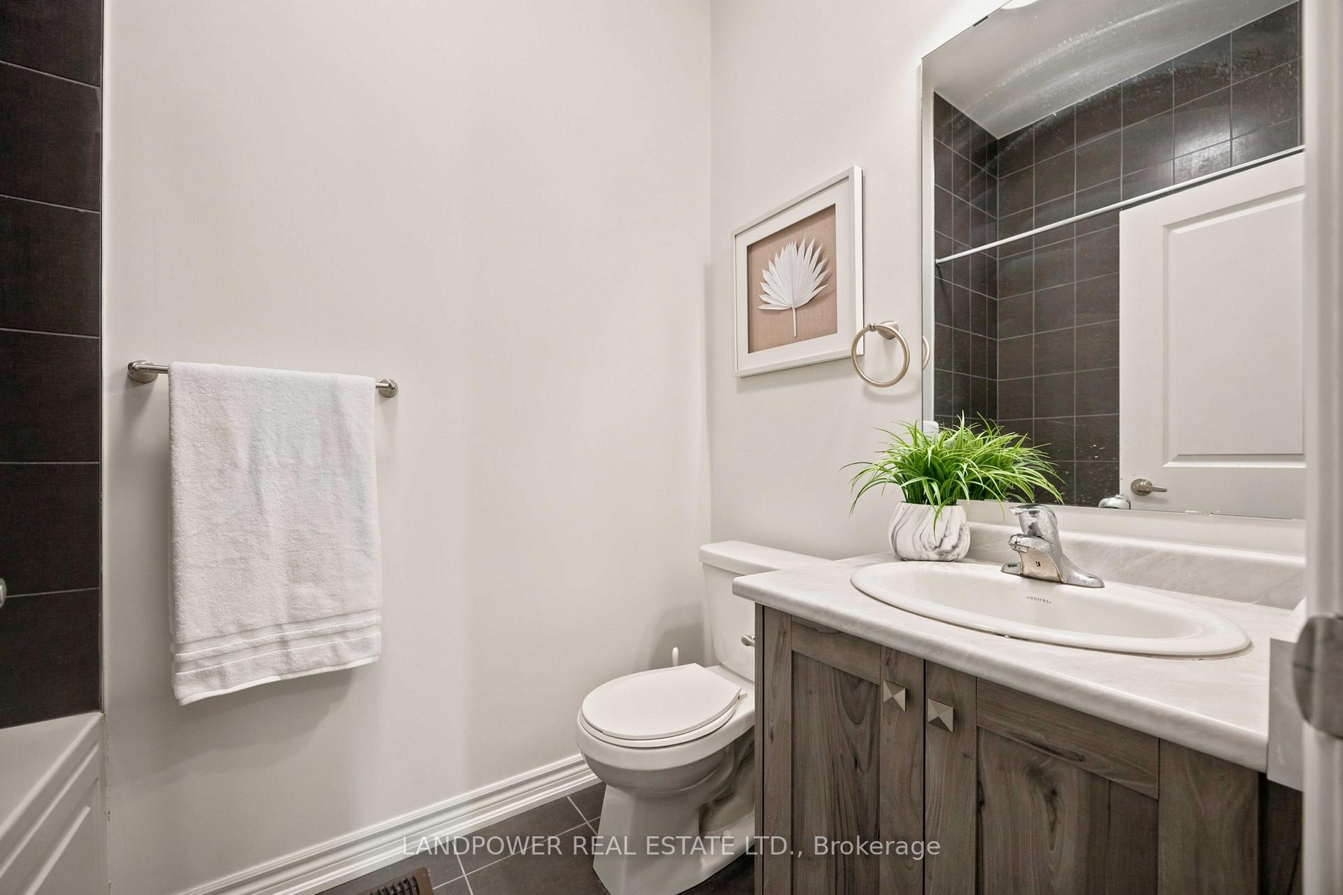 Photo 42 of 38 Lord Melborne Street, Markham, Victoria Square — HOMEH