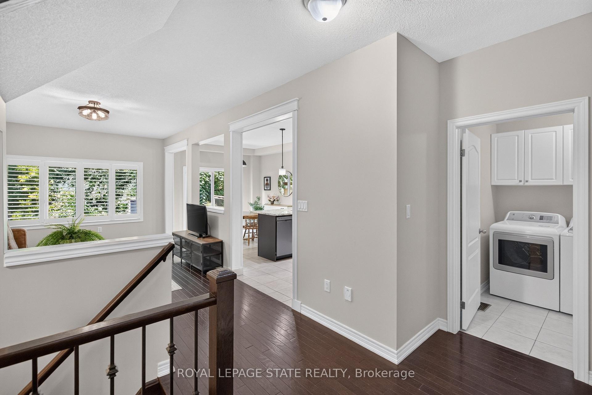 Photo 5 of 82 Maplevale Drive, Hamilton, Ancaster — HOMEH