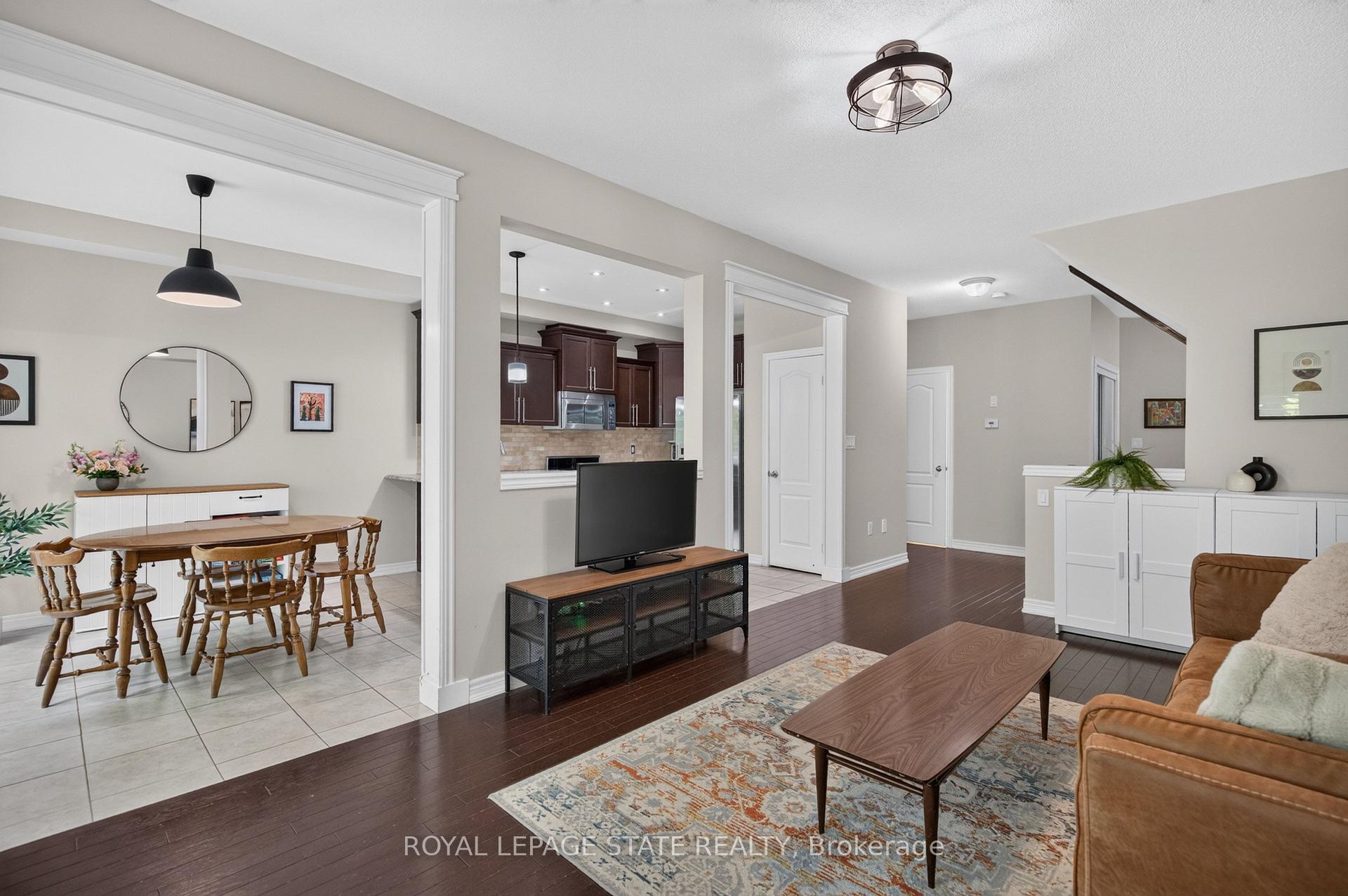Photo 8 of 82 Maplevale Drive, Hamilton, Ancaster — HOMEH
