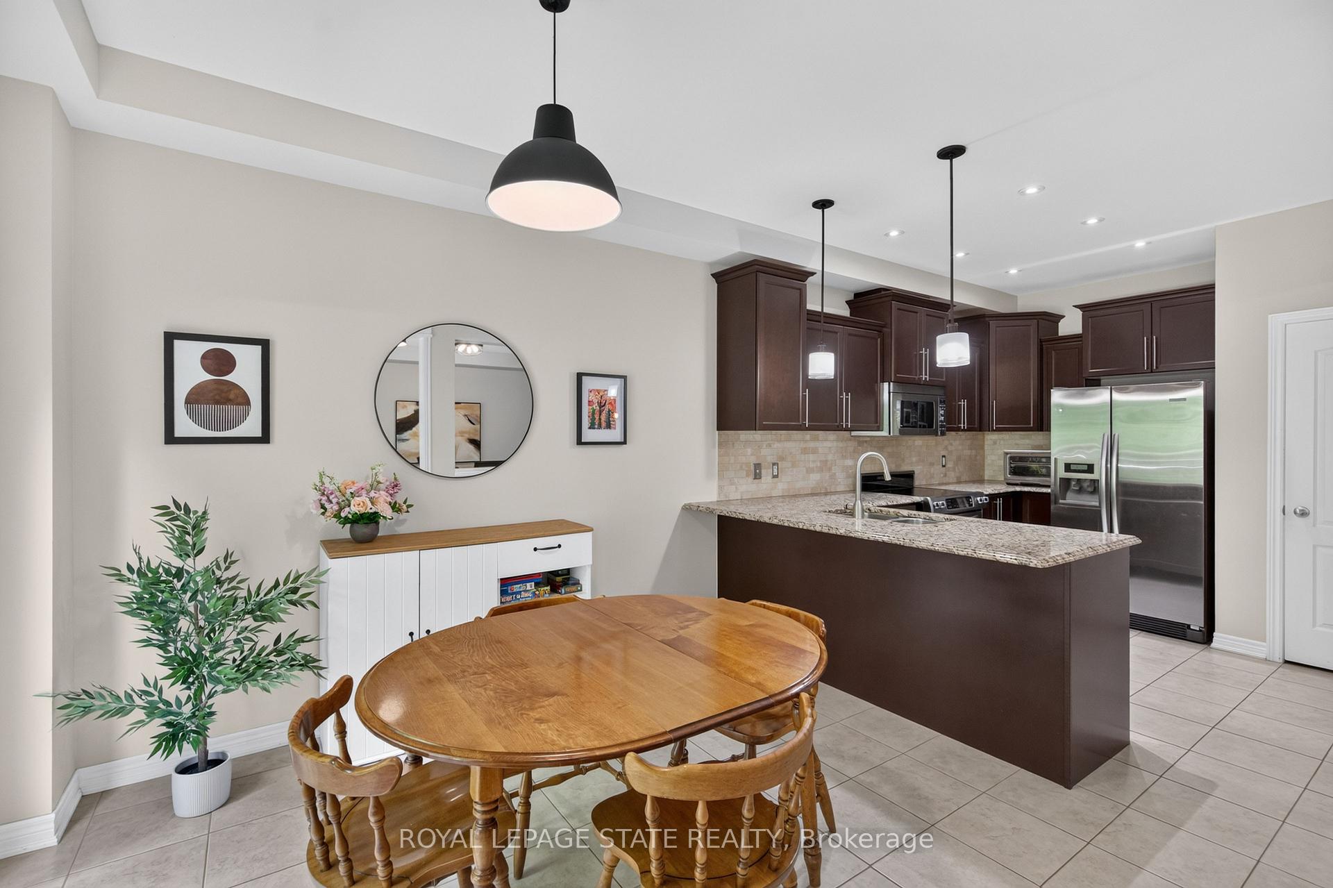 Photo 10 of 82 Maplevale Drive, Hamilton, Ancaster — HOMEH