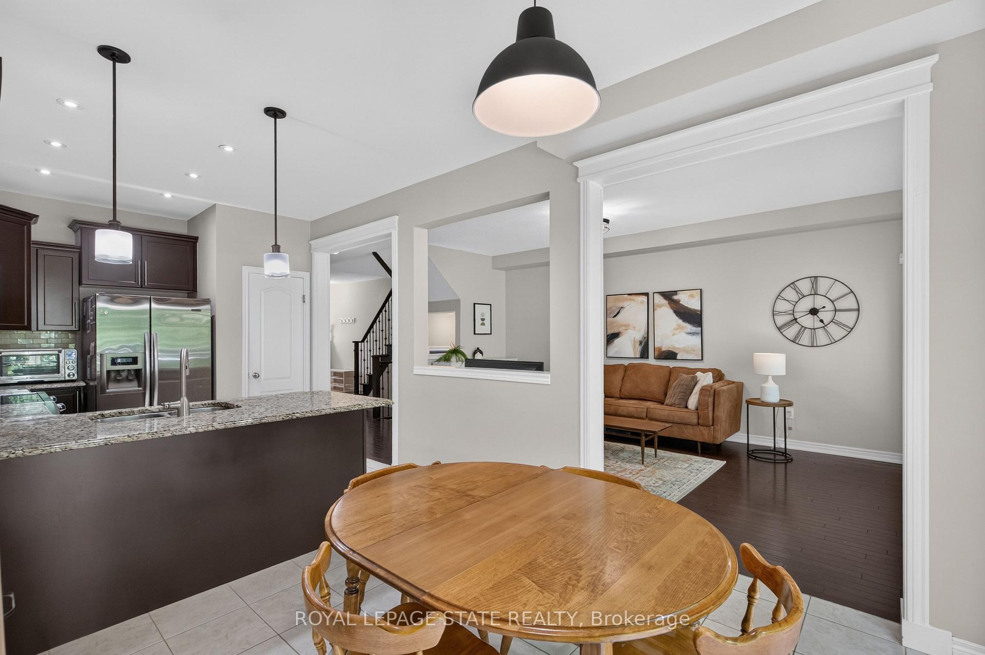 Photo 11 of 82 Maplevale Drive, Hamilton, Ancaster — HOMEH
