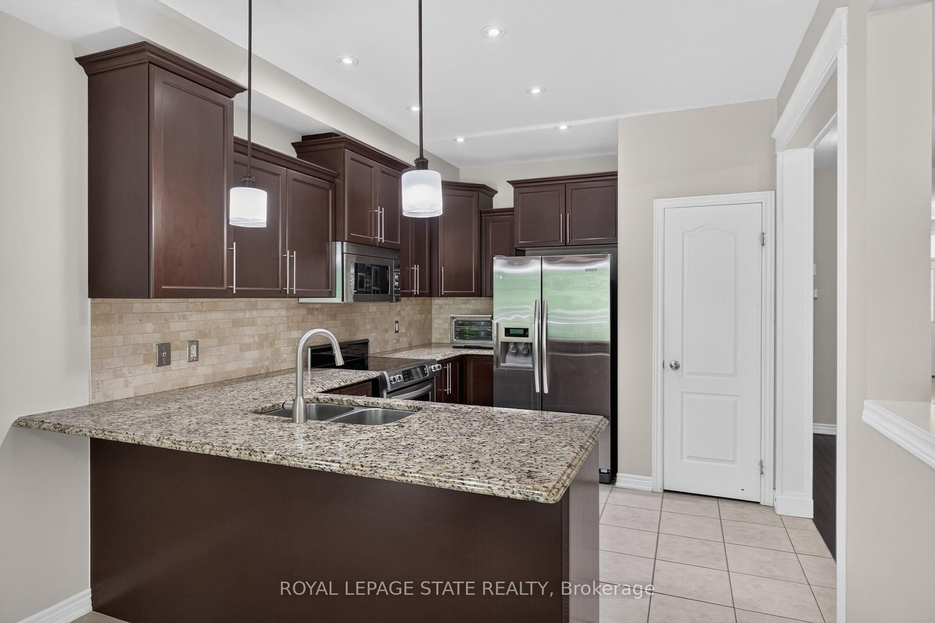 Photo 14 of 82 Maplevale Drive, Hamilton, Ancaster — HOMEH