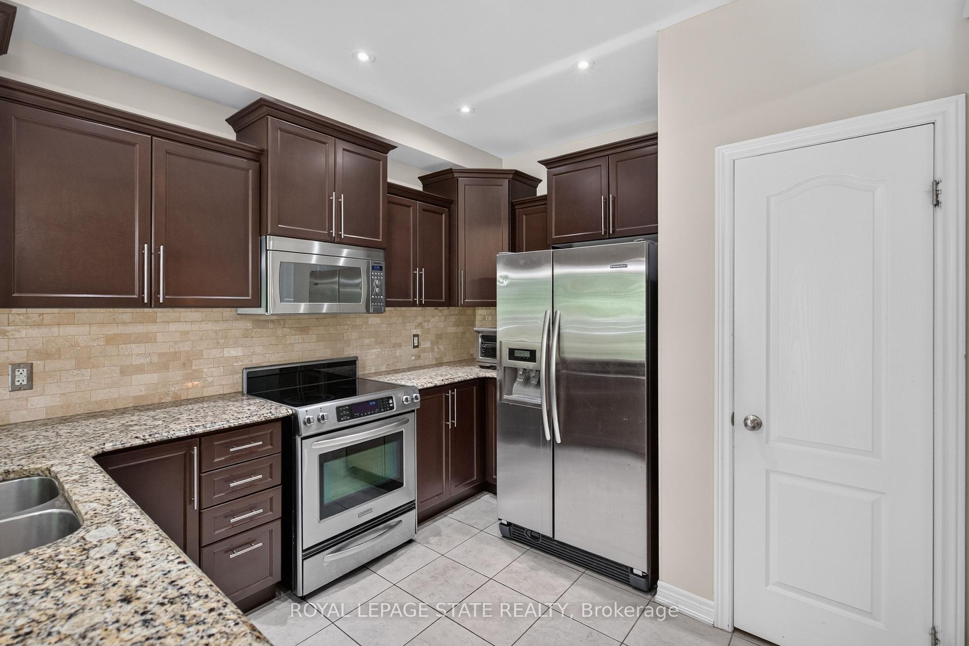 Photo 15 of 82 Maplevale Drive, Hamilton, Ancaster — HOMEH