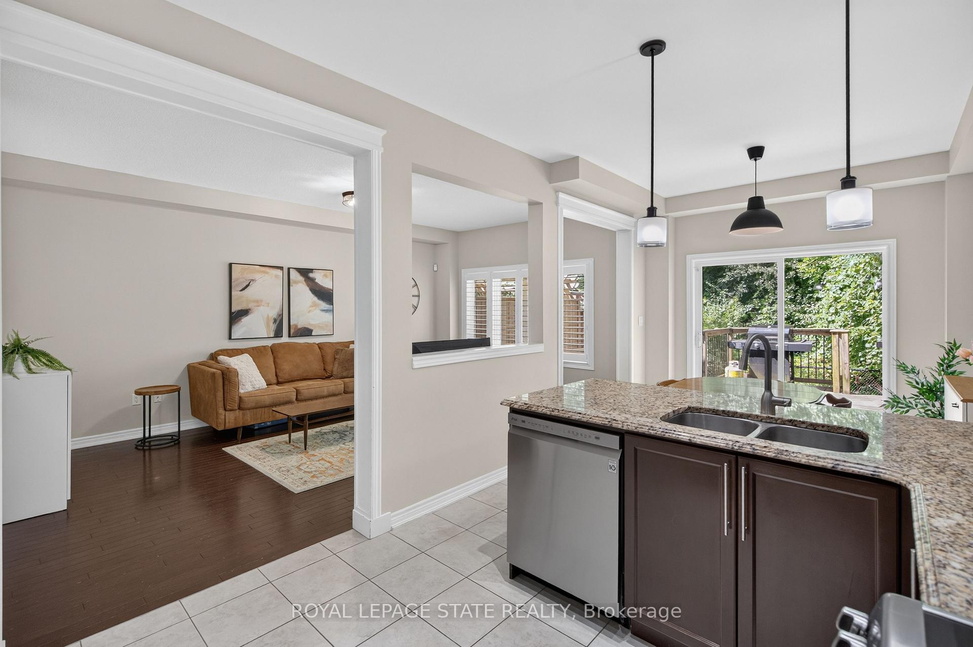 Photo 17 of 82 Maplevale Drive, Hamilton, Ancaster — HOMEH