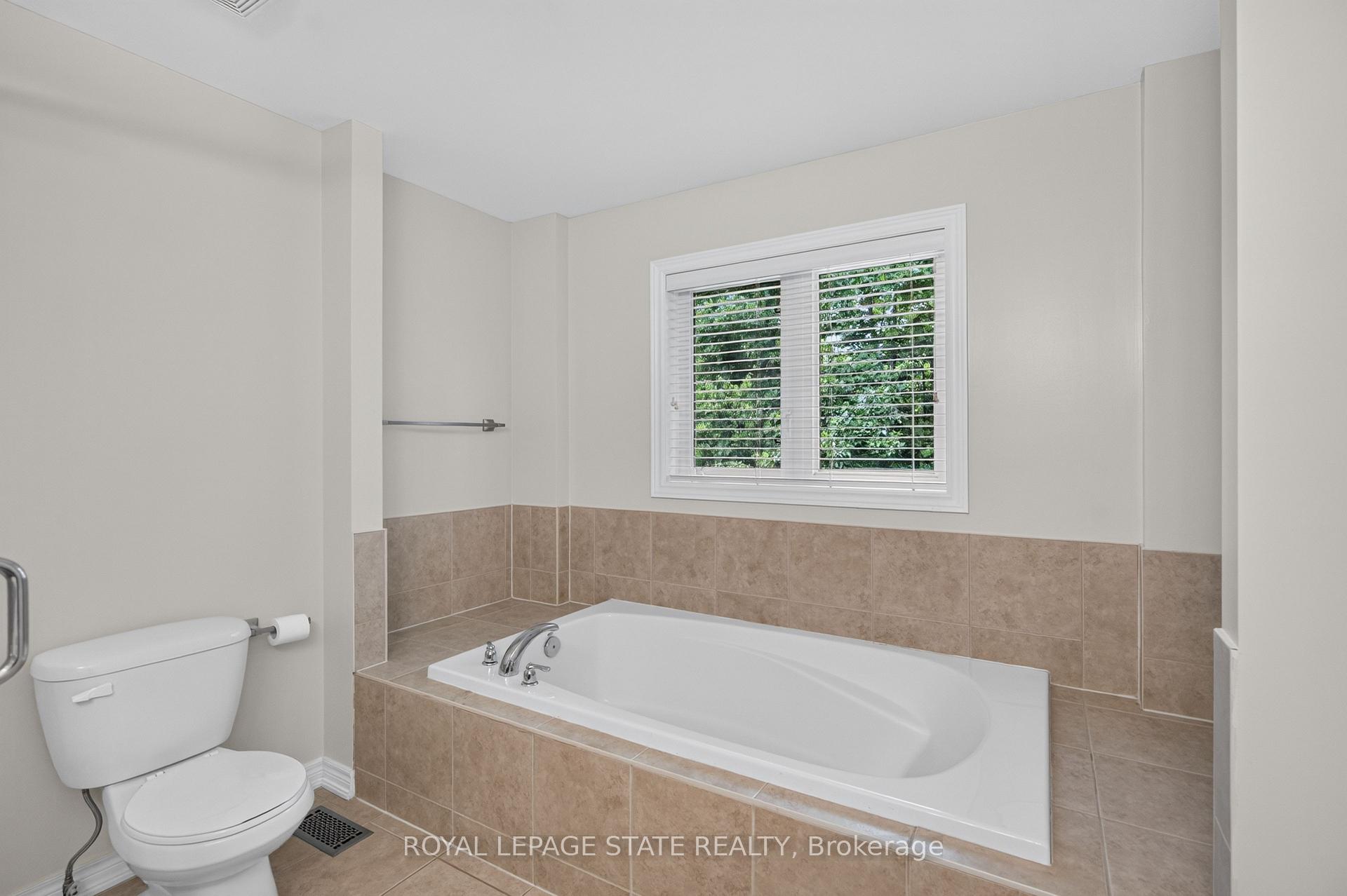 Photo 23 of 82 Maplevale Drive, Hamilton, Ancaster — HOMEH