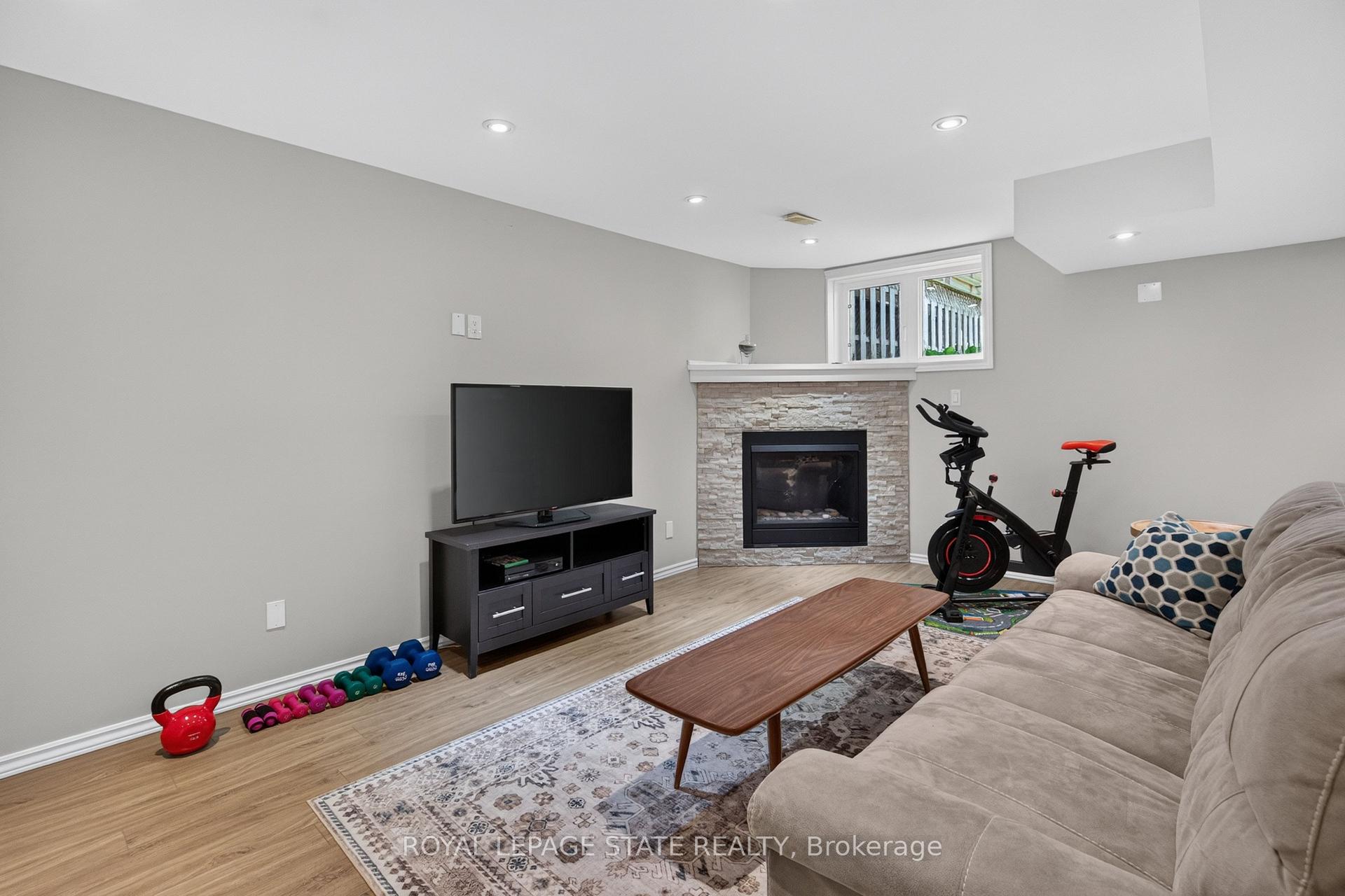 Photo 27 of 82 Maplevale Drive, Hamilton, Ancaster — HOMEH