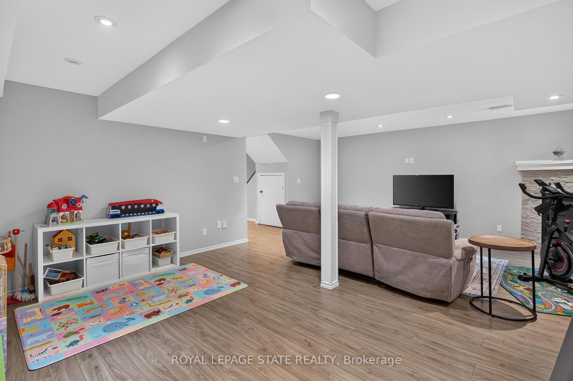 Photo 29 of 82 Maplevale Drive, Hamilton, Ancaster — HOMEH