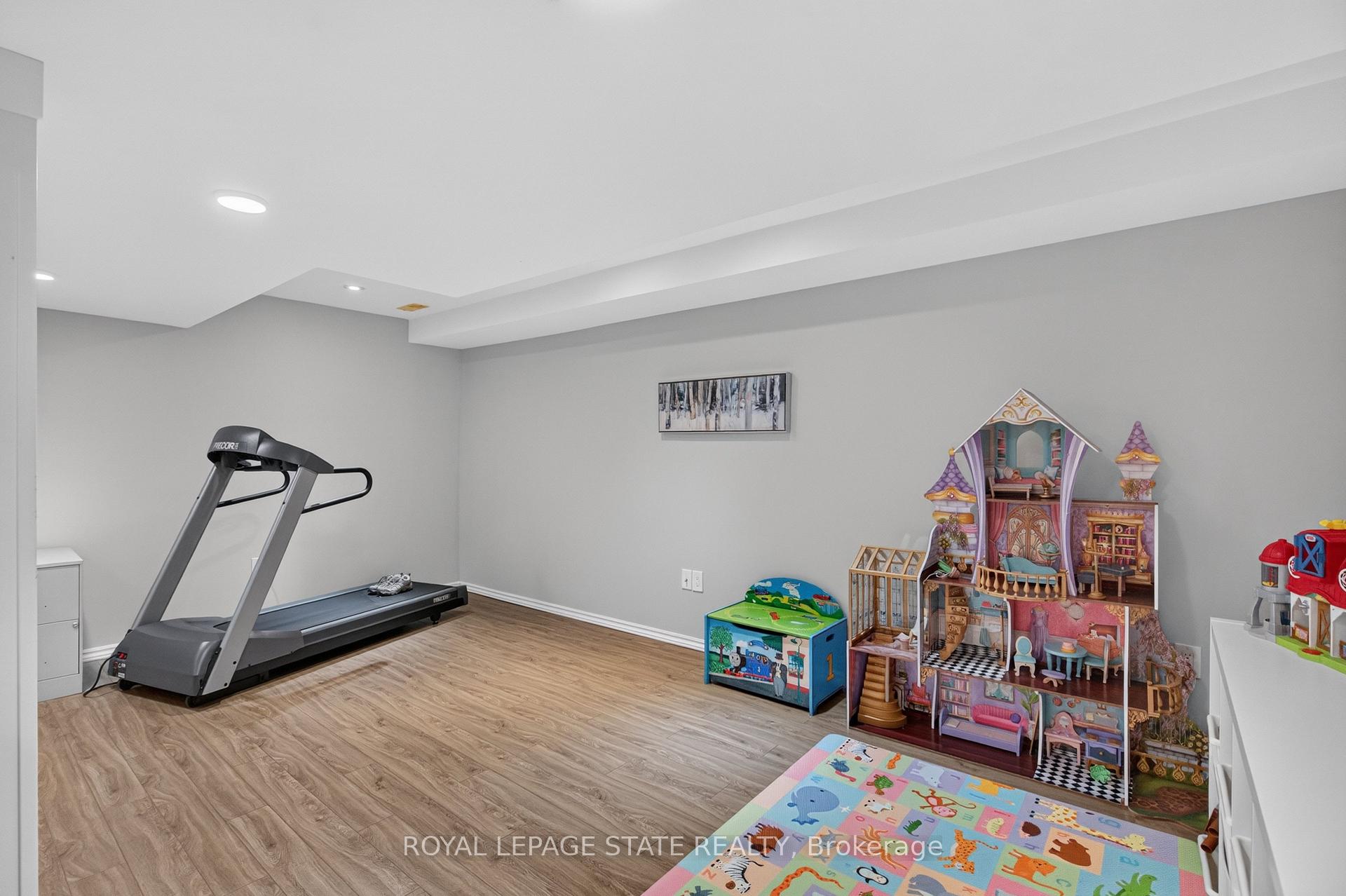 Photo 30 of 82 Maplevale Drive, Hamilton, Ancaster — HOMEH