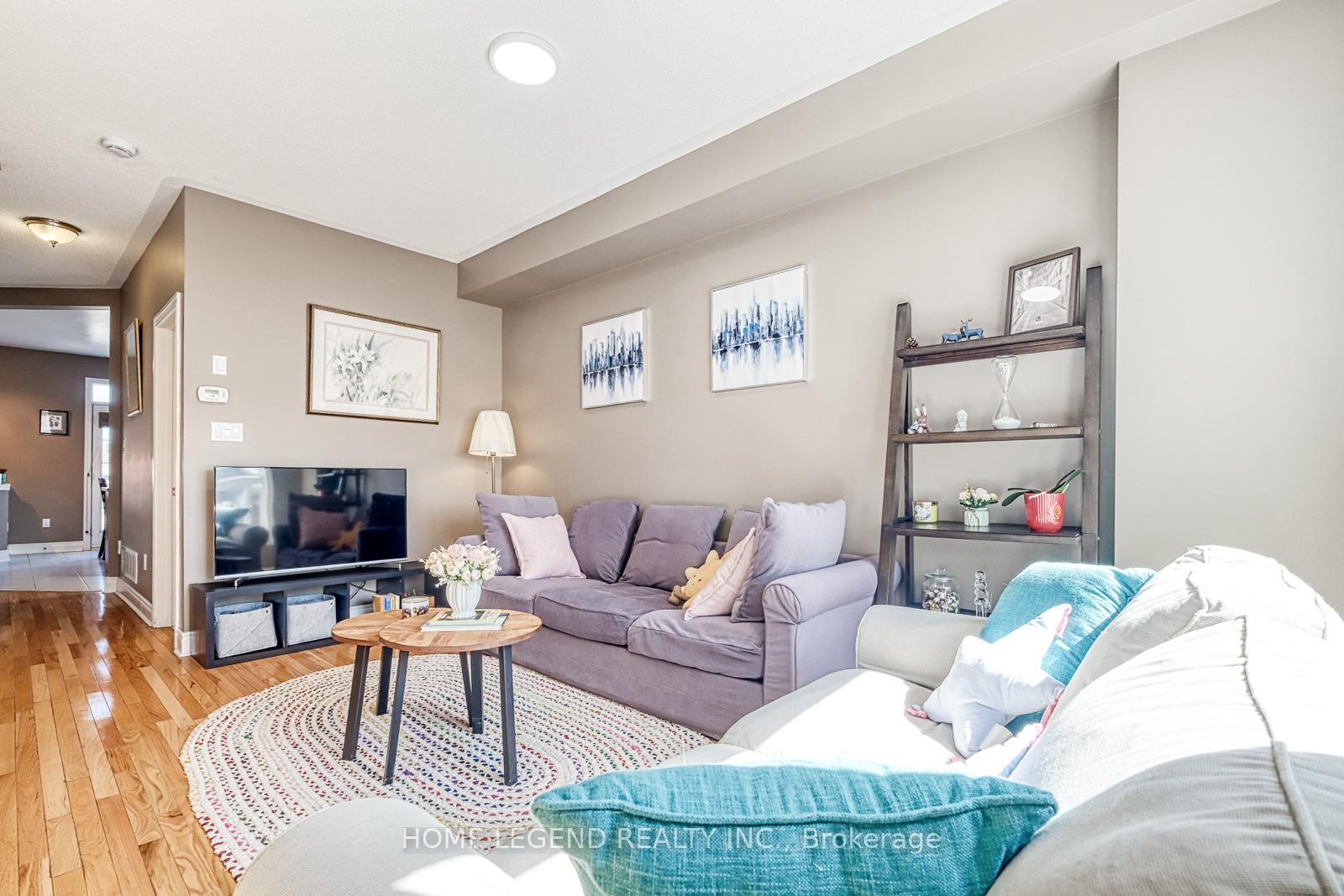 Photo 4 of 28 Loring Doolittle Court, Aurora, Aurora Village — HOMEH