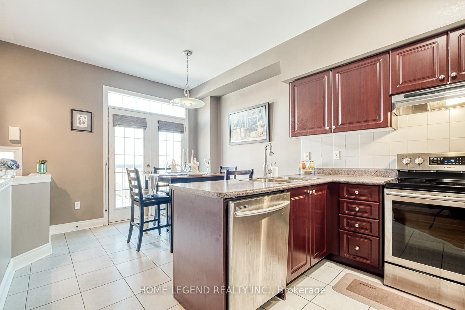 Photo 7 of 28 Loring Doolittle Court, Aurora, Aurora Village — HOMEH