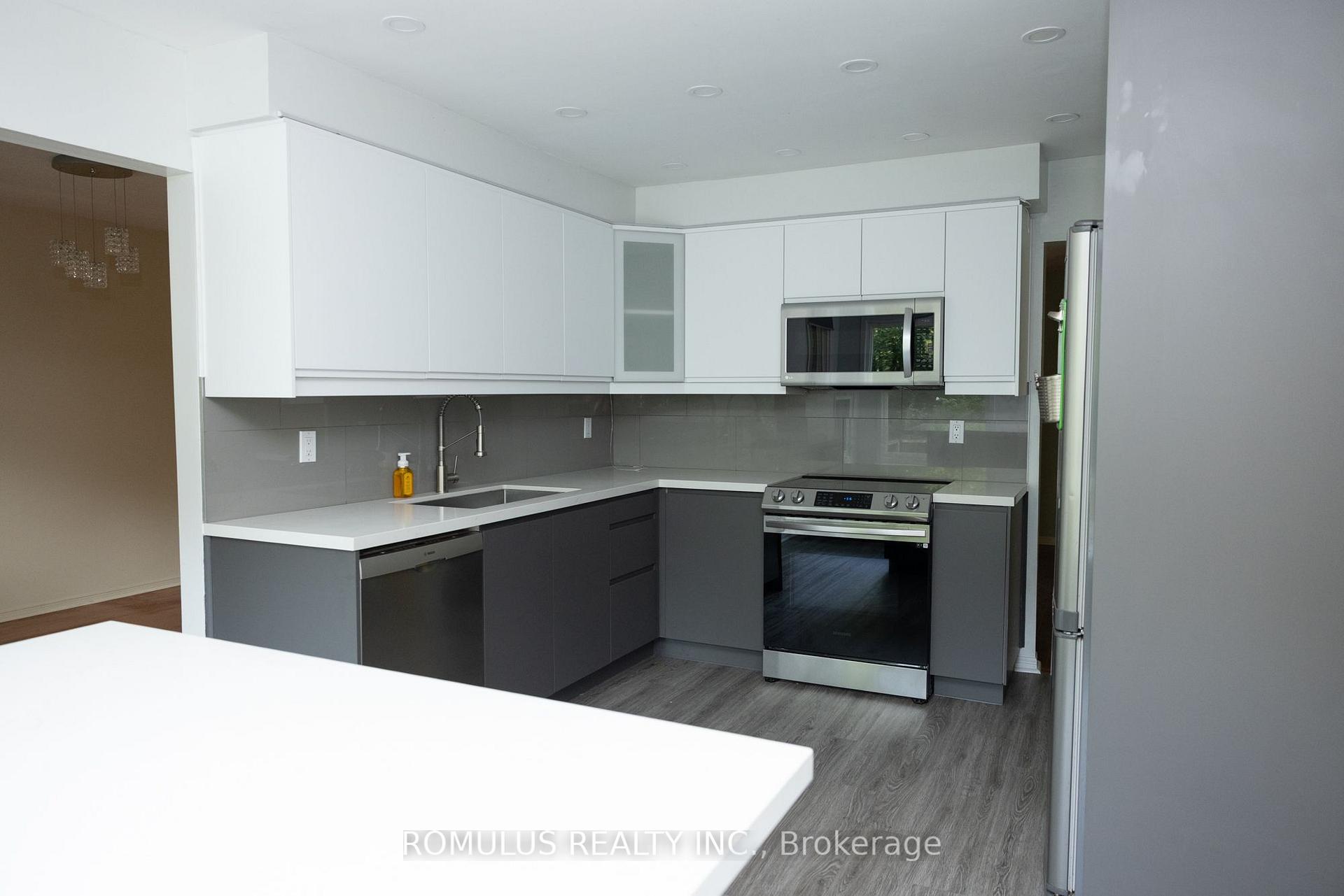 Photo 4 of 280 King Andrew Drive, Mississauga, Rathwood — HOMEH