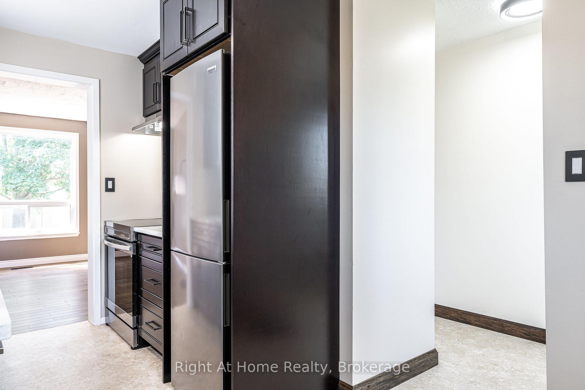 Photo 5 of 65 Maple Avenue, Stratford — HOMEH