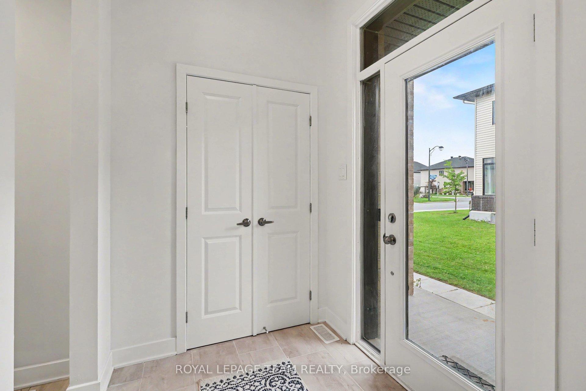 Photo 4 of 590 Triangle Street, Ottawa, Kanata - Emerald Meadows/Trailwest — HOMEH