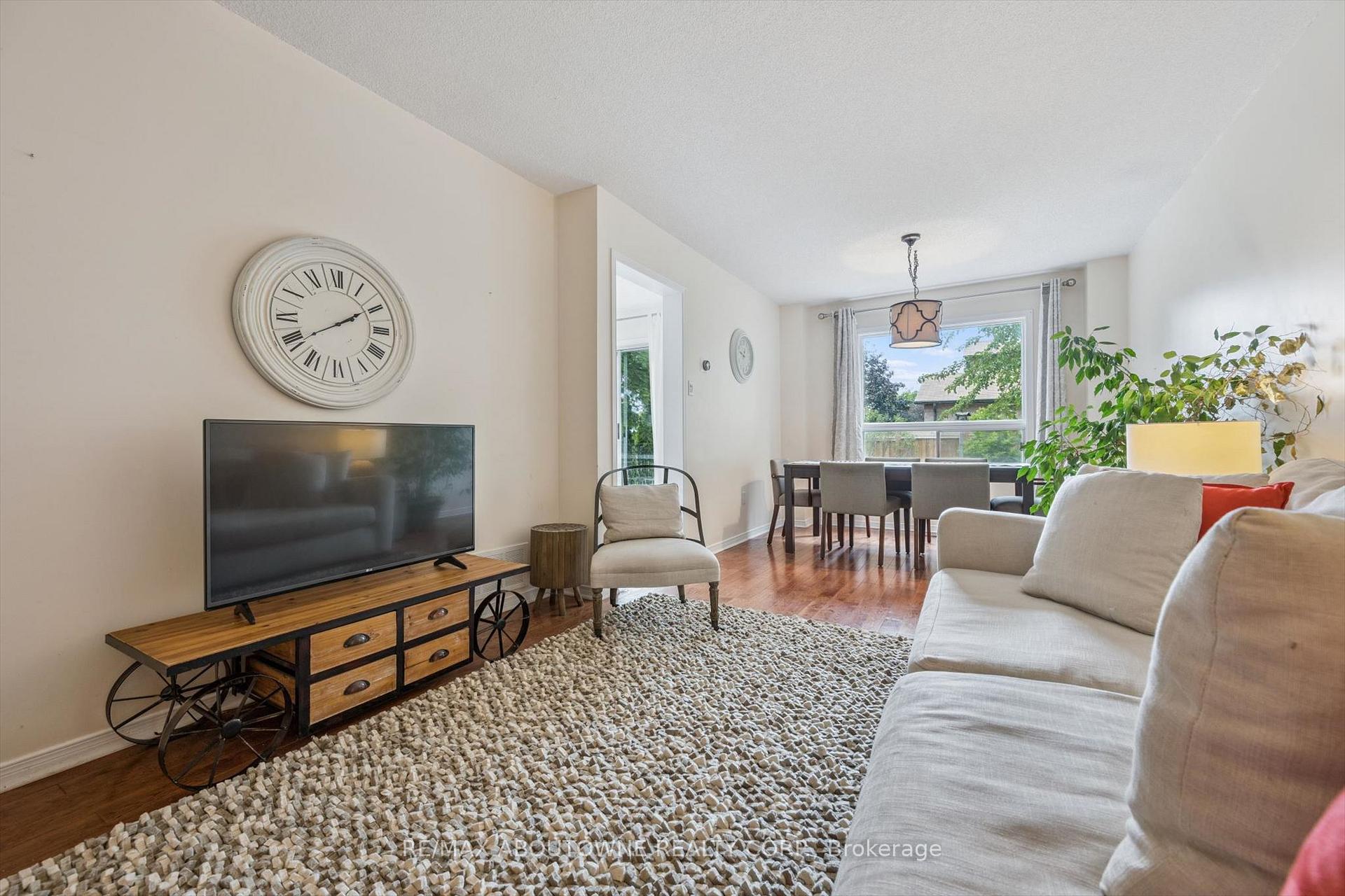 Photo 6 of 416 Marlatt Drive, Oakville, River Oaks — HOMEH