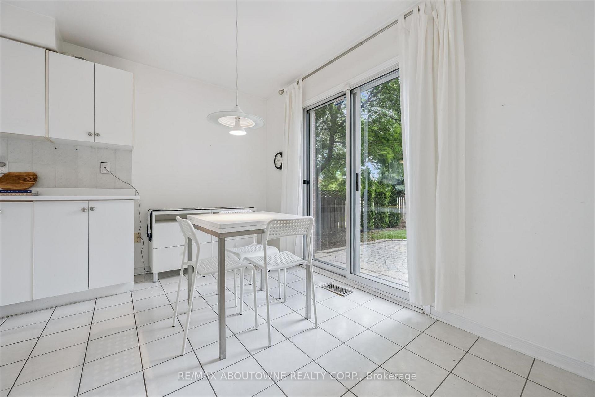 Photo 9 of 416 Marlatt Drive, Oakville, River Oaks — HOMEH