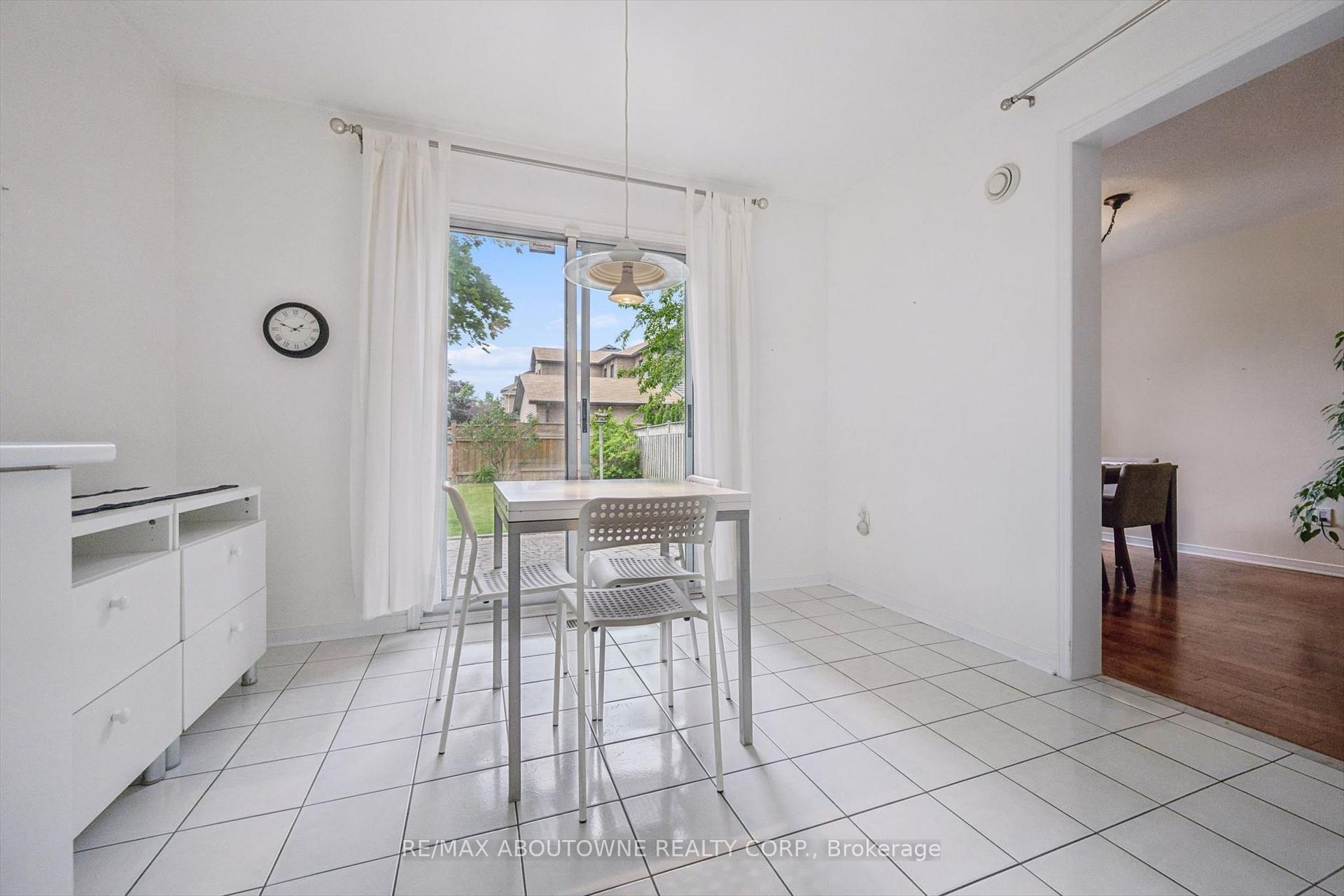 Photo 10 of 416 Marlatt Drive, Oakville, River Oaks — HOMEH
