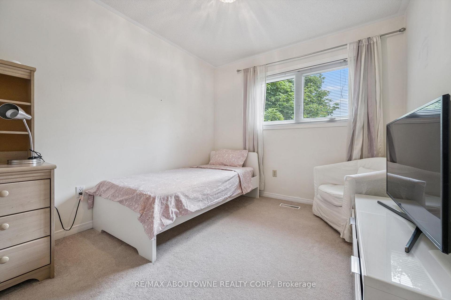 Photo 20 of 416 Marlatt Drive, Oakville, River Oaks — HOMEH