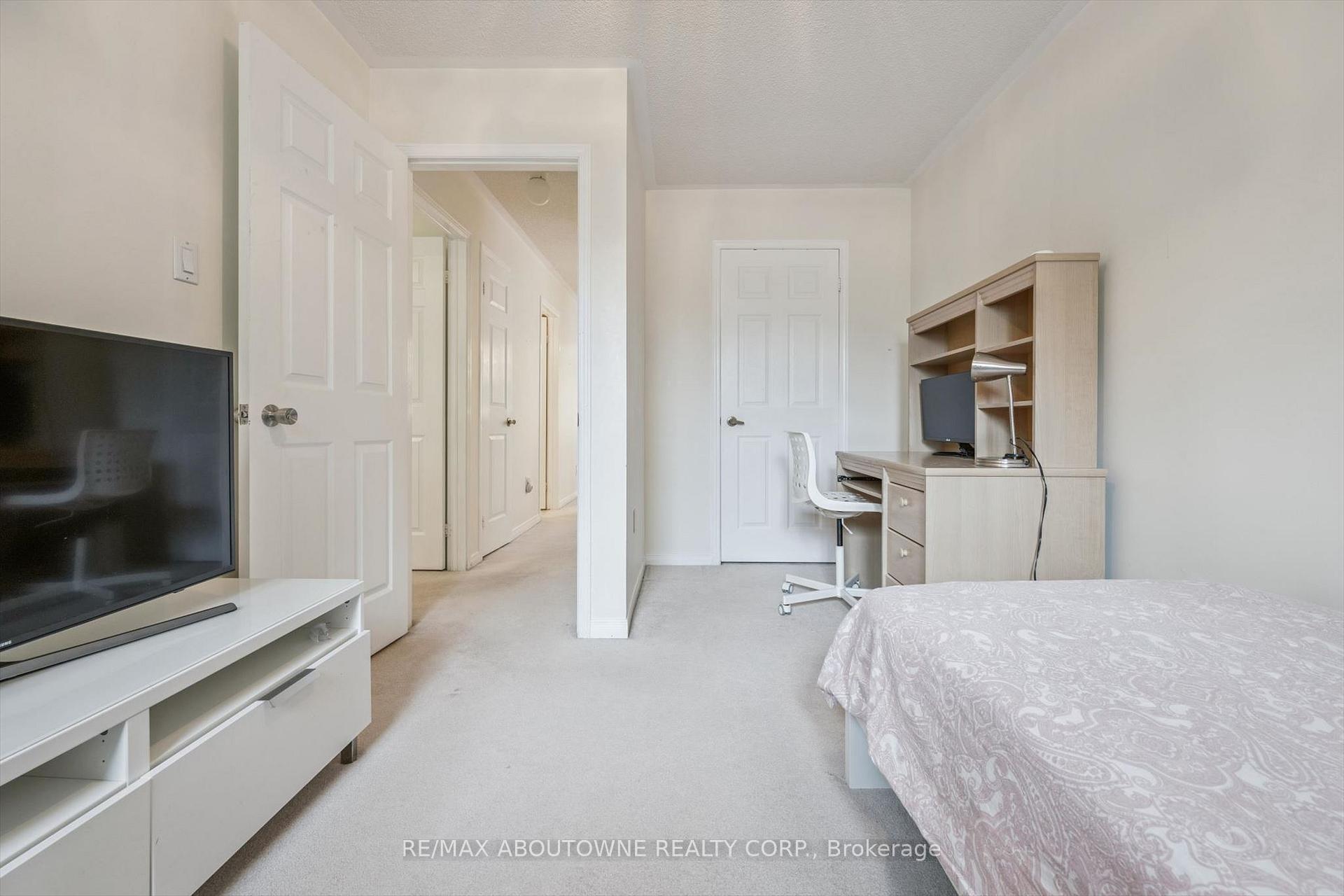 Photo 21 of 416 Marlatt Drive, Oakville, River Oaks — HOMEH
