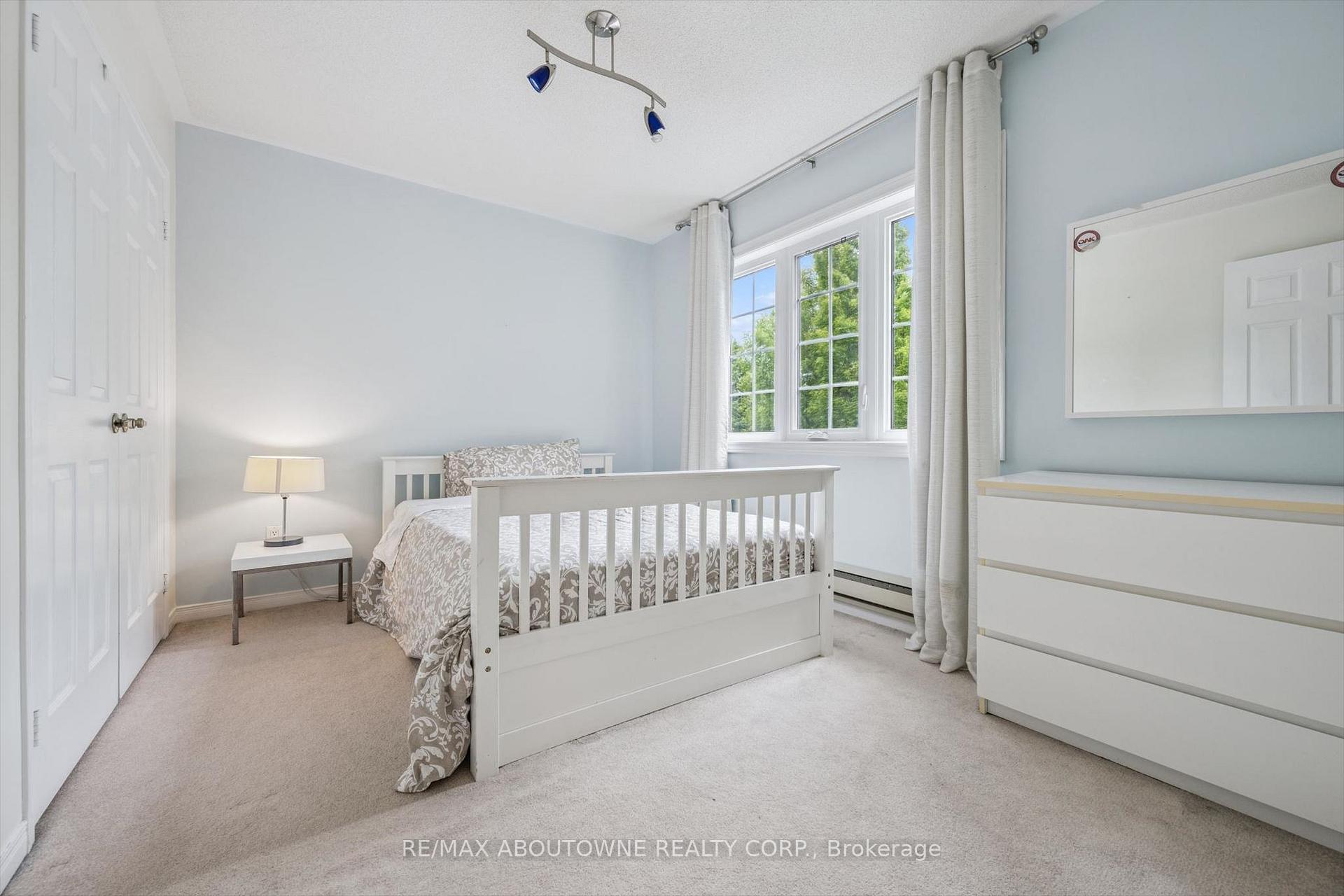 Photo 24 of 416 Marlatt Drive, Oakville, River Oaks — HOMEH