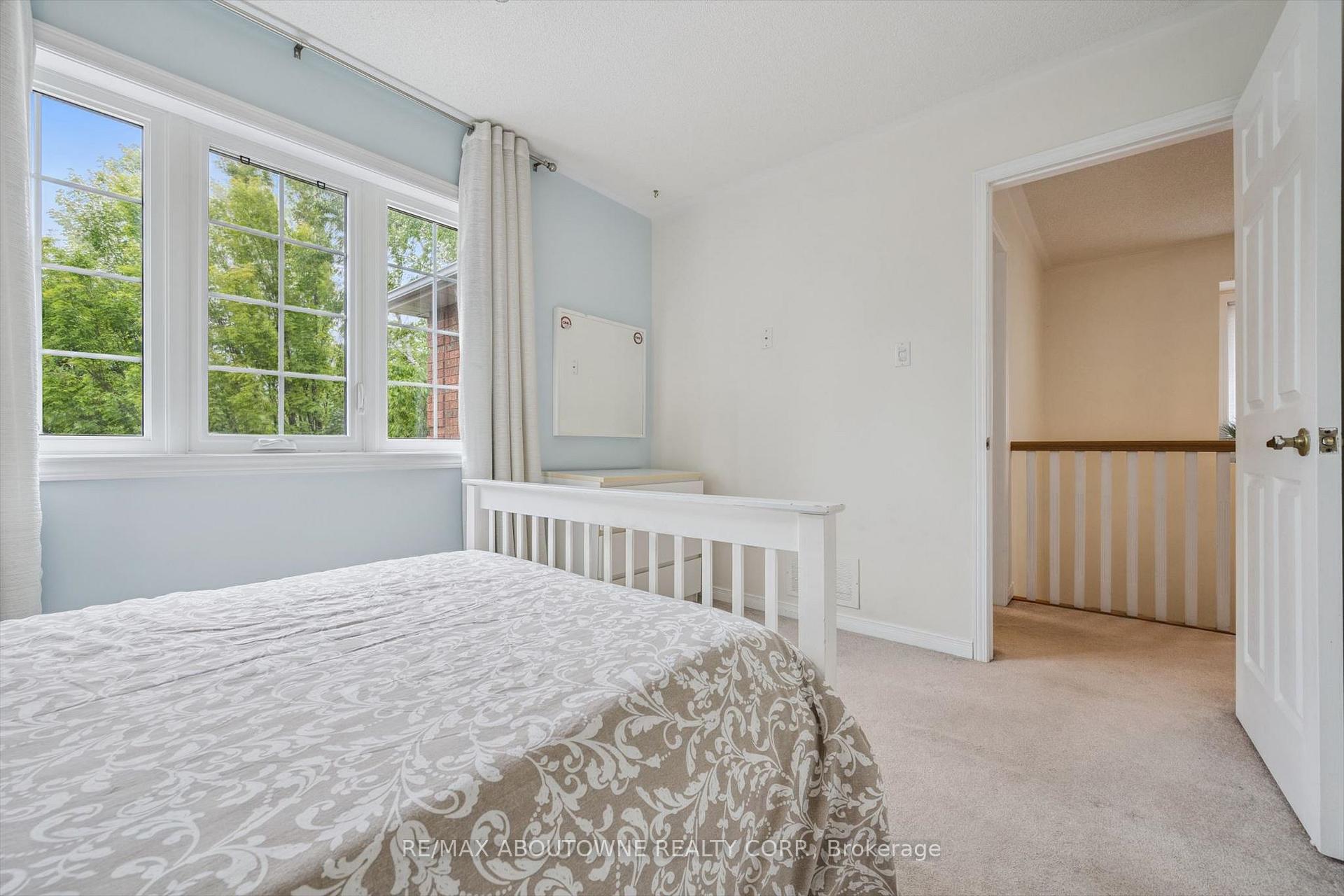 Photo 25 of 416 Marlatt Drive, Oakville, River Oaks — HOMEH