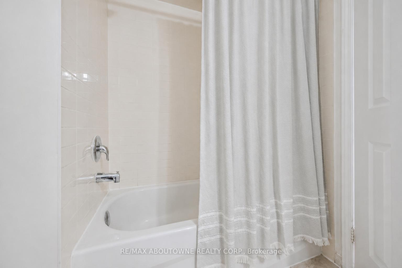 Photo 27 of 416 Marlatt Drive, Oakville, River Oaks — HOMEH