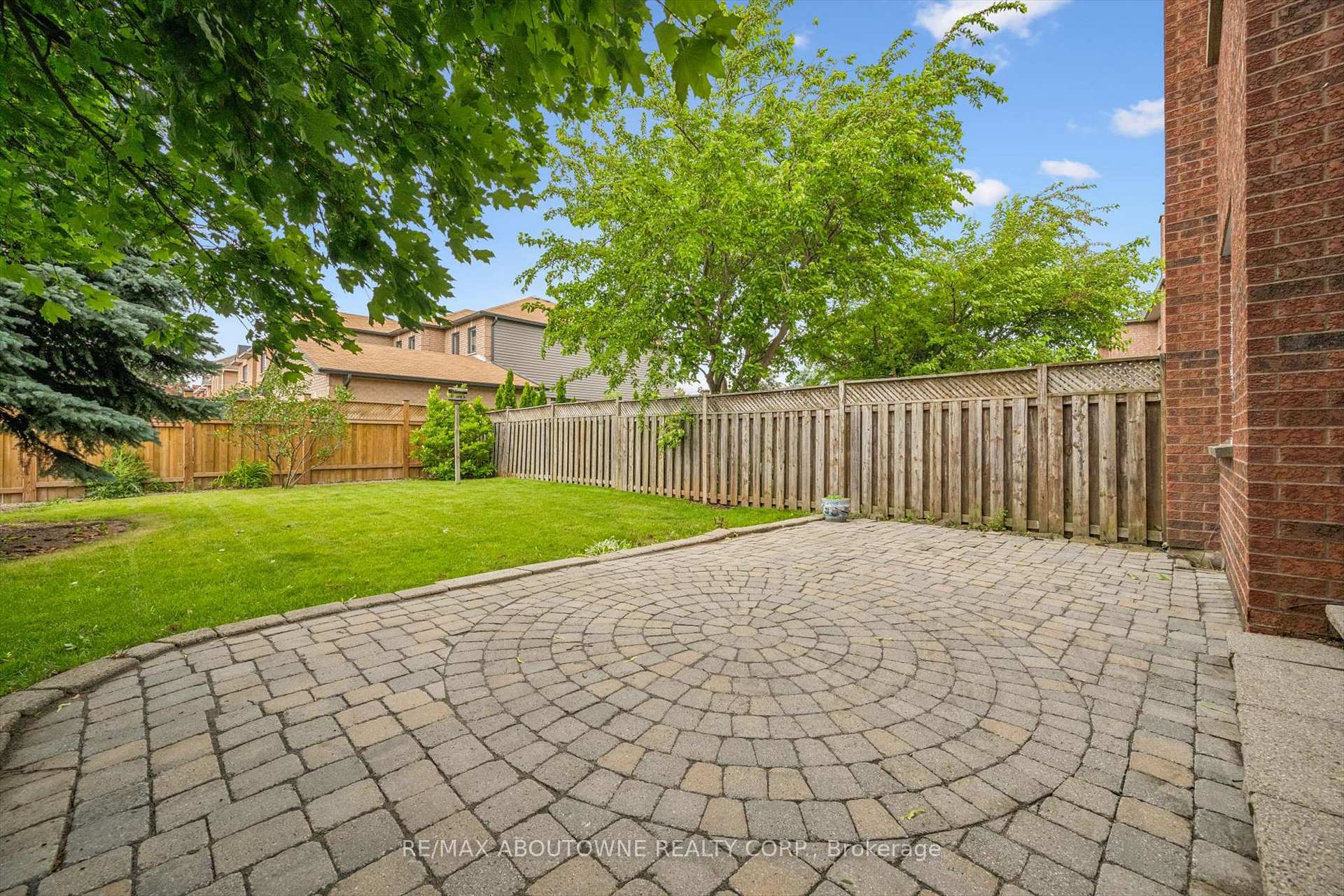 Photo 30 of 416 Marlatt Drive, Oakville, River Oaks — HOMEH