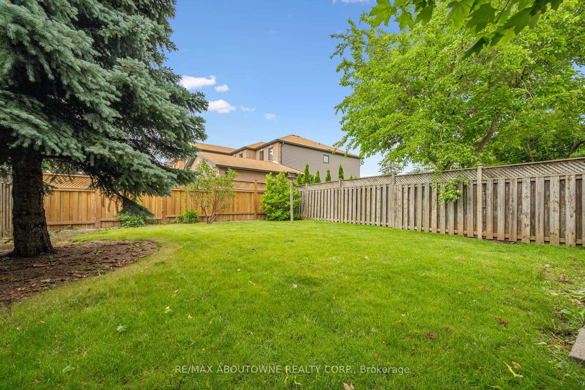 Photo 32 of 416 Marlatt Drive, Oakville, River Oaks — HOMEH