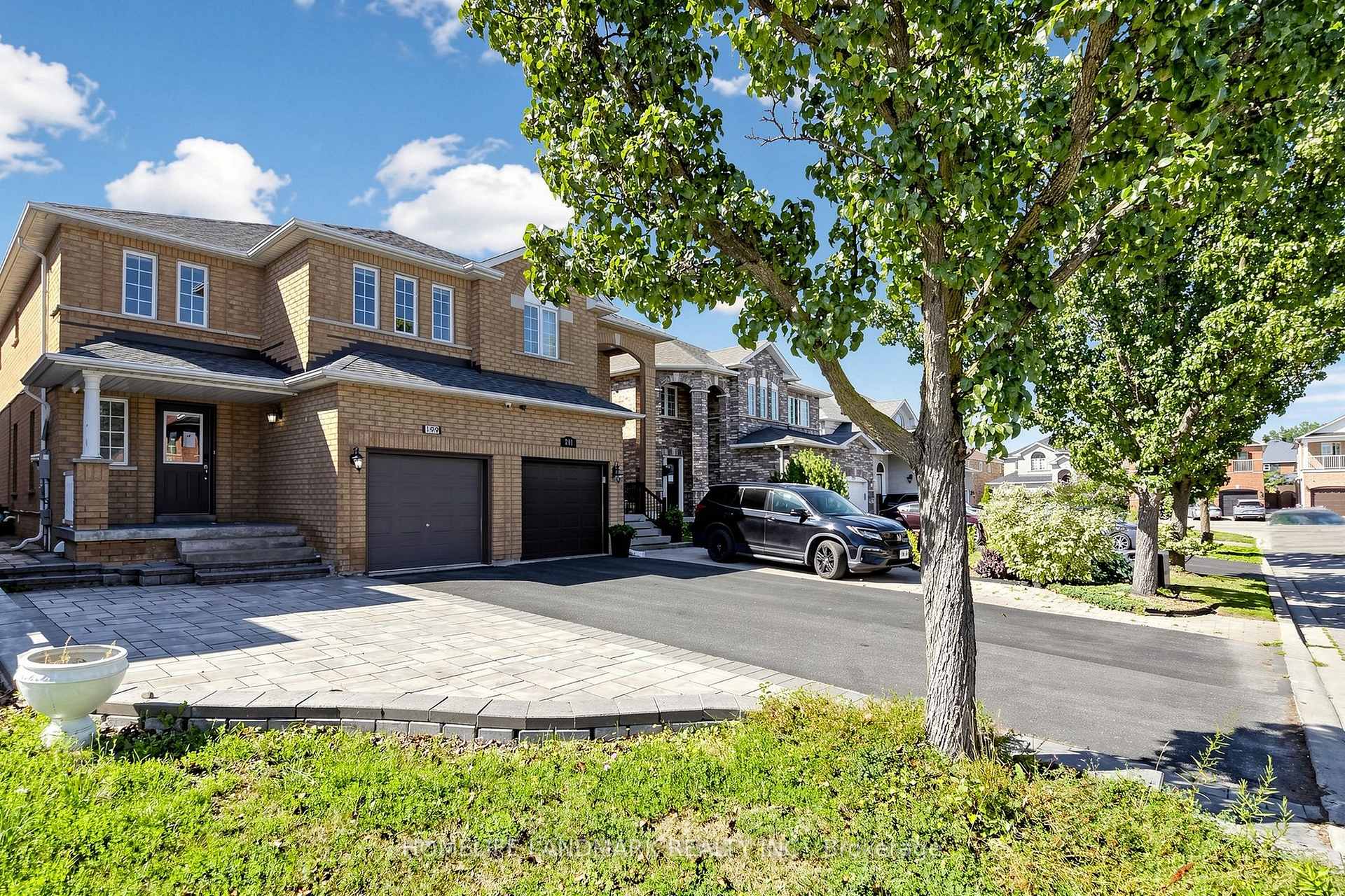 Photo 2 of 199 Purcell Crescent, Vaughan, Maple — HOMEH