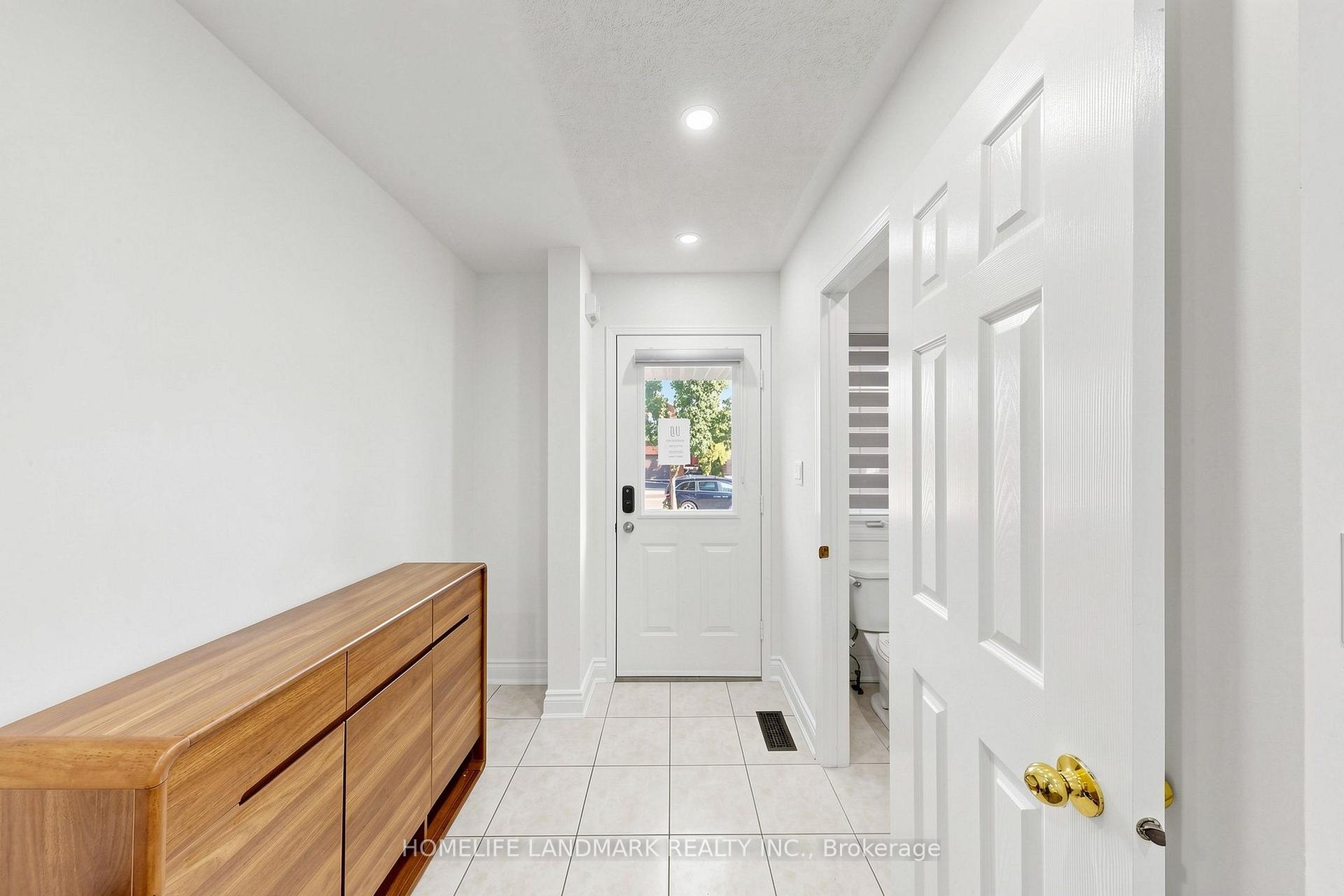 Photo 5 of 199 Purcell Crescent, Vaughan, Maple — HOMEH
