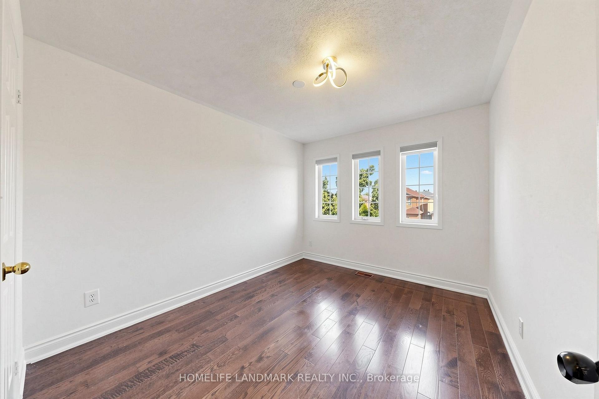 Photo 30 of 199 Purcell Crescent, Vaughan, Maple — HOMEH