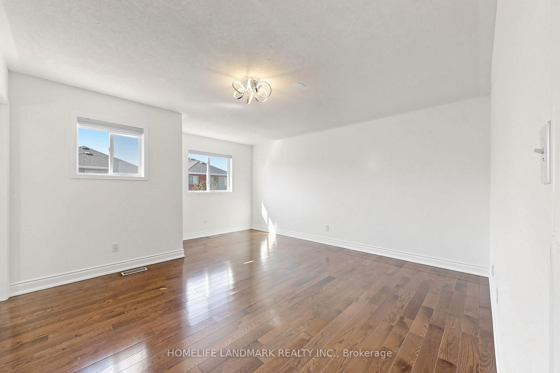 Photo 33 of 199 Purcell Crescent, Vaughan, Maple — HOMEH