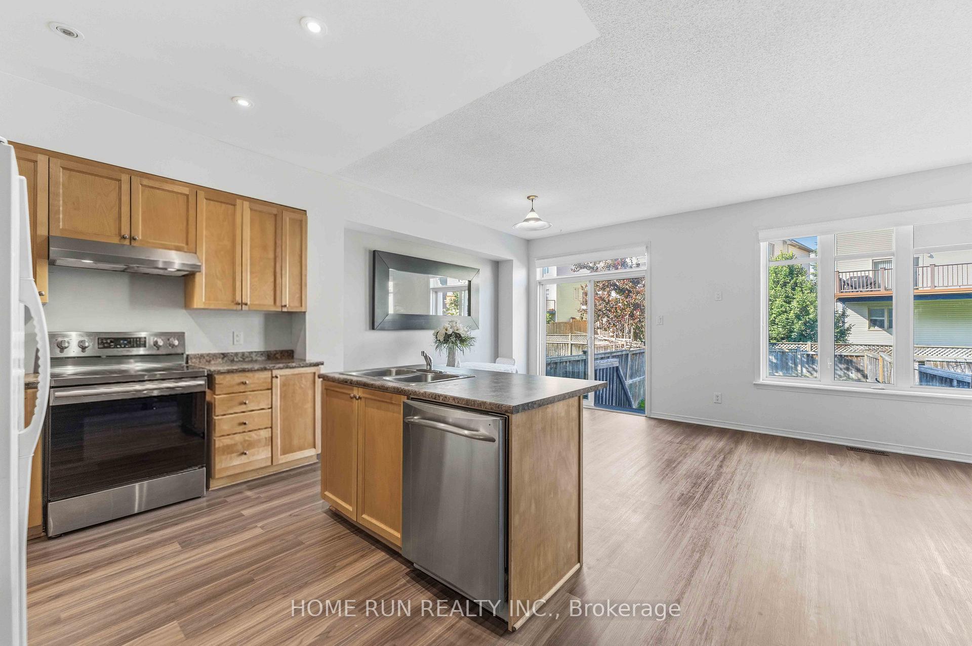 Photo 4 of 230 Badgeley Avenue, Ottawa, Kanata - Kanata Lakes/Heritage Hills — HOMEH