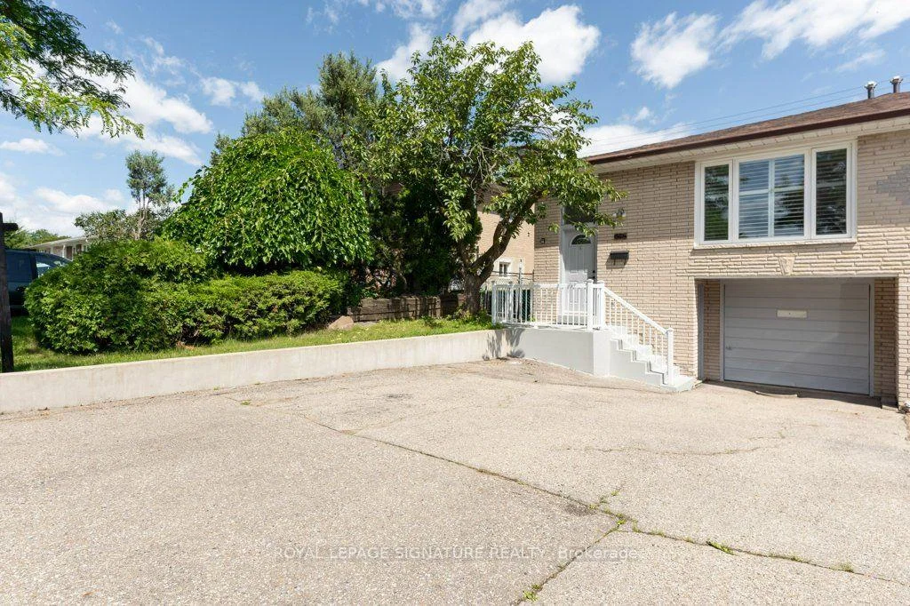 Photo 1 of 676 Abana Road, Mississauga, Cooksville — HOMEH
