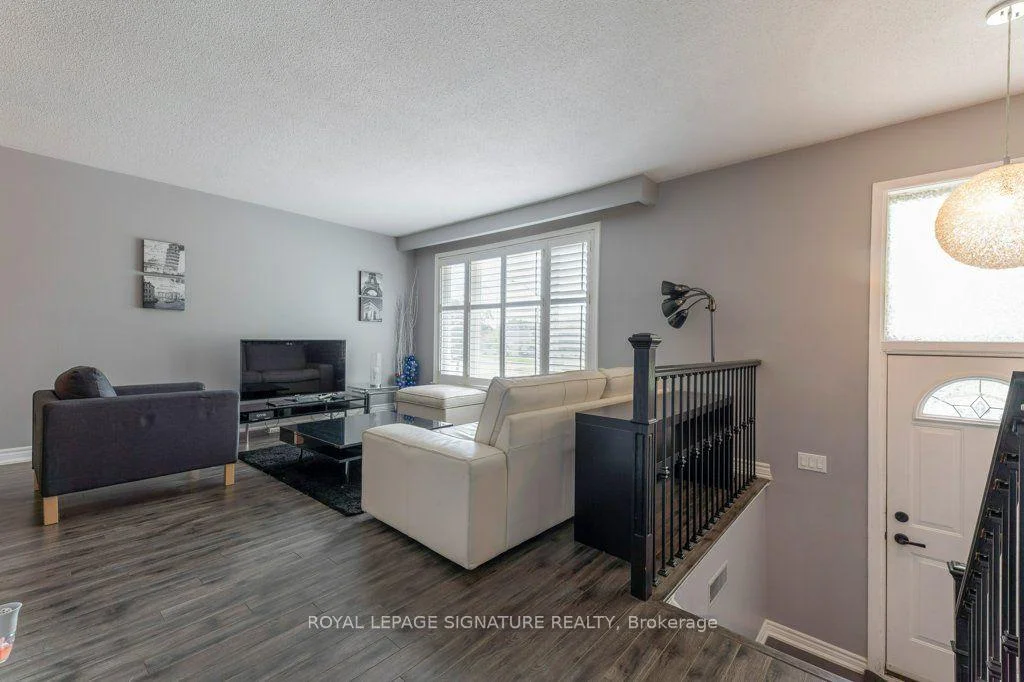 Photo 3 of 676 Abana Road, Mississauga, Cooksville — HOMEH
