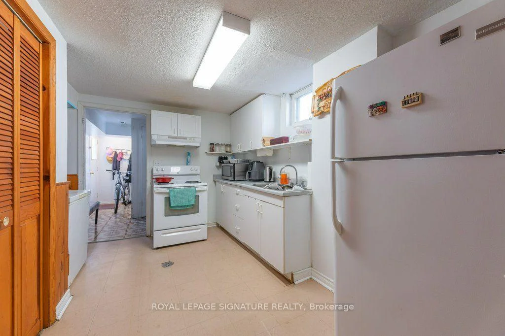 Photo 23 of 676 Abana Road, Mississauga, Cooksville — HOMEH