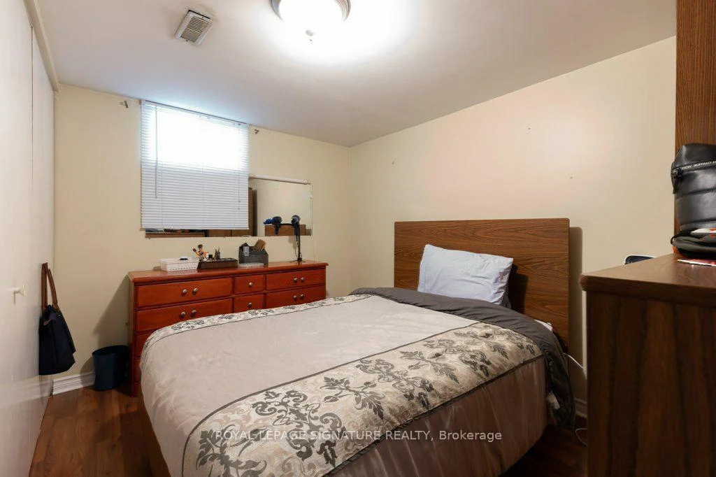 Photo 30 of 676 Abana Road, Mississauga, Cooksville — HOMEH