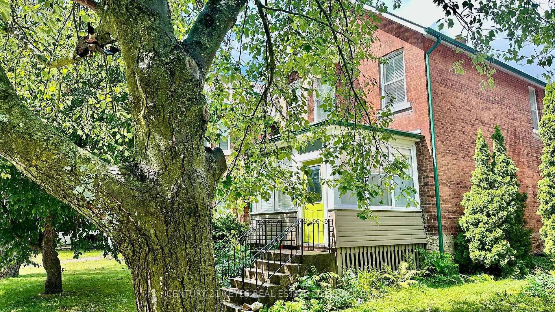 Photo 3 of 216 Brock Street, Gananoque, Gananoque — HOMEH