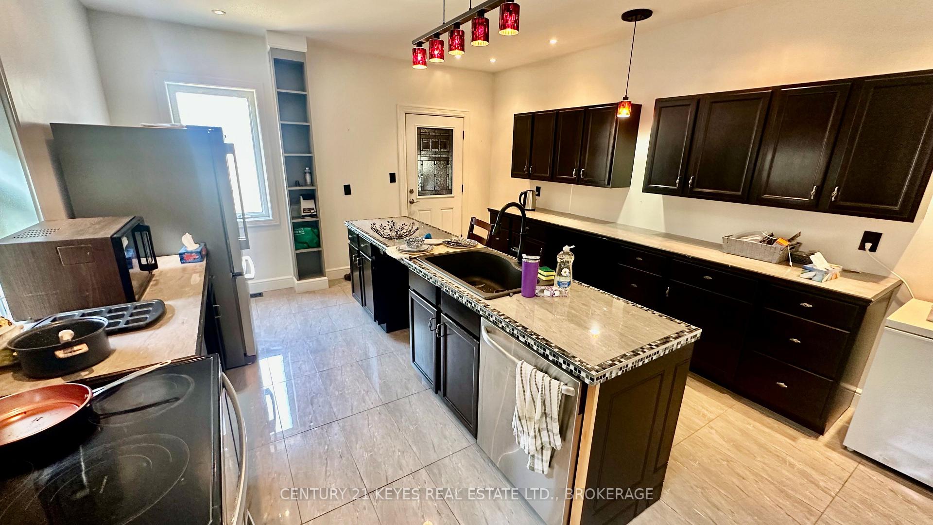 Photo 4 of 216 Brock Street, Gananoque, Gananoque — HOMEH