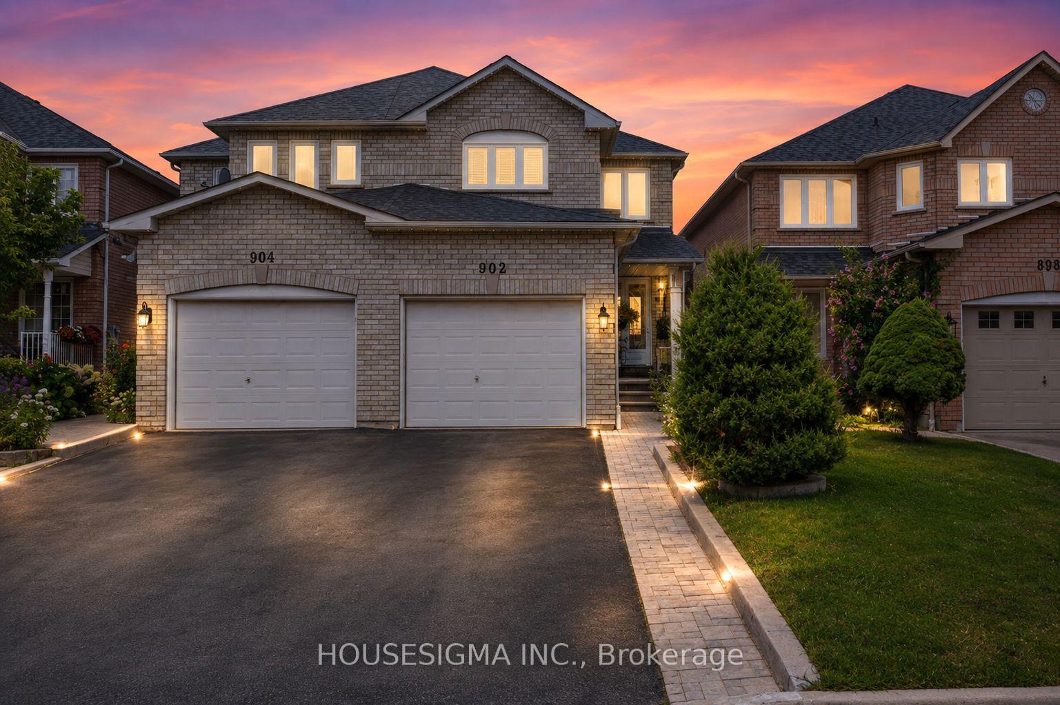 Front of 902 Applecroft Circle