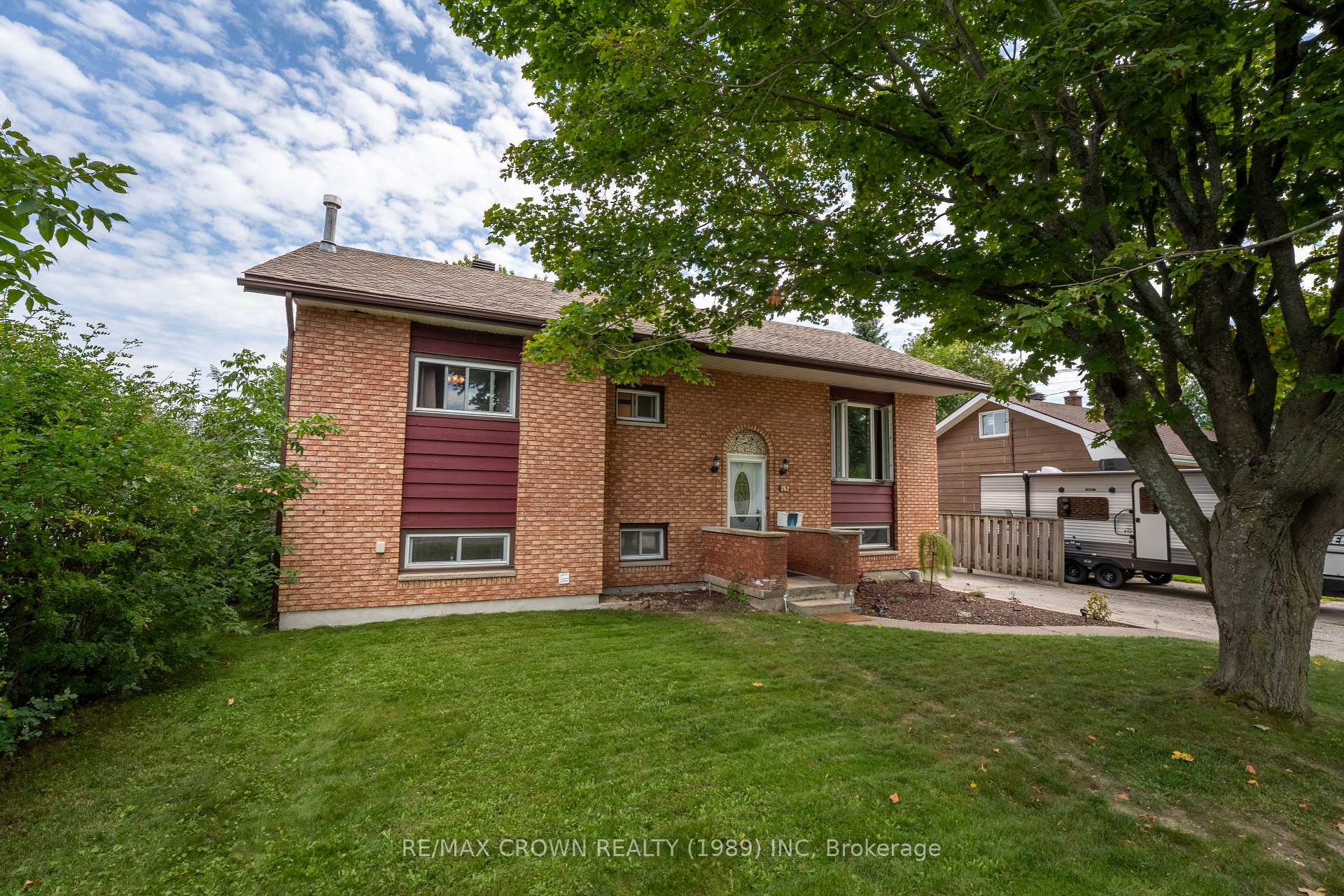 Photo 2 of 262 Lee Avenue, North Bay, Ferris — HOMEH