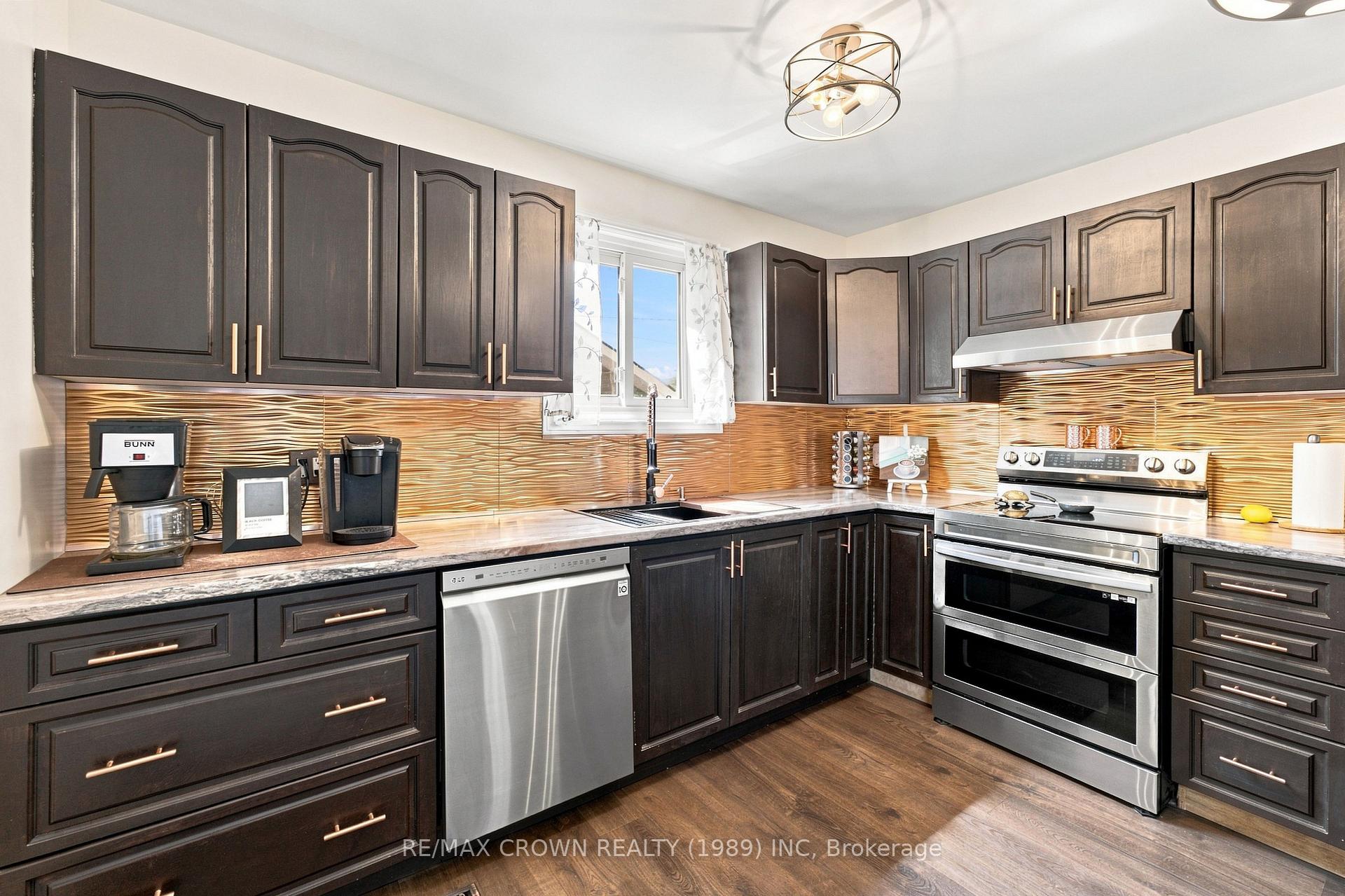 Photo 10 of 262 Lee Avenue, North Bay, Ferris — HOMEH
