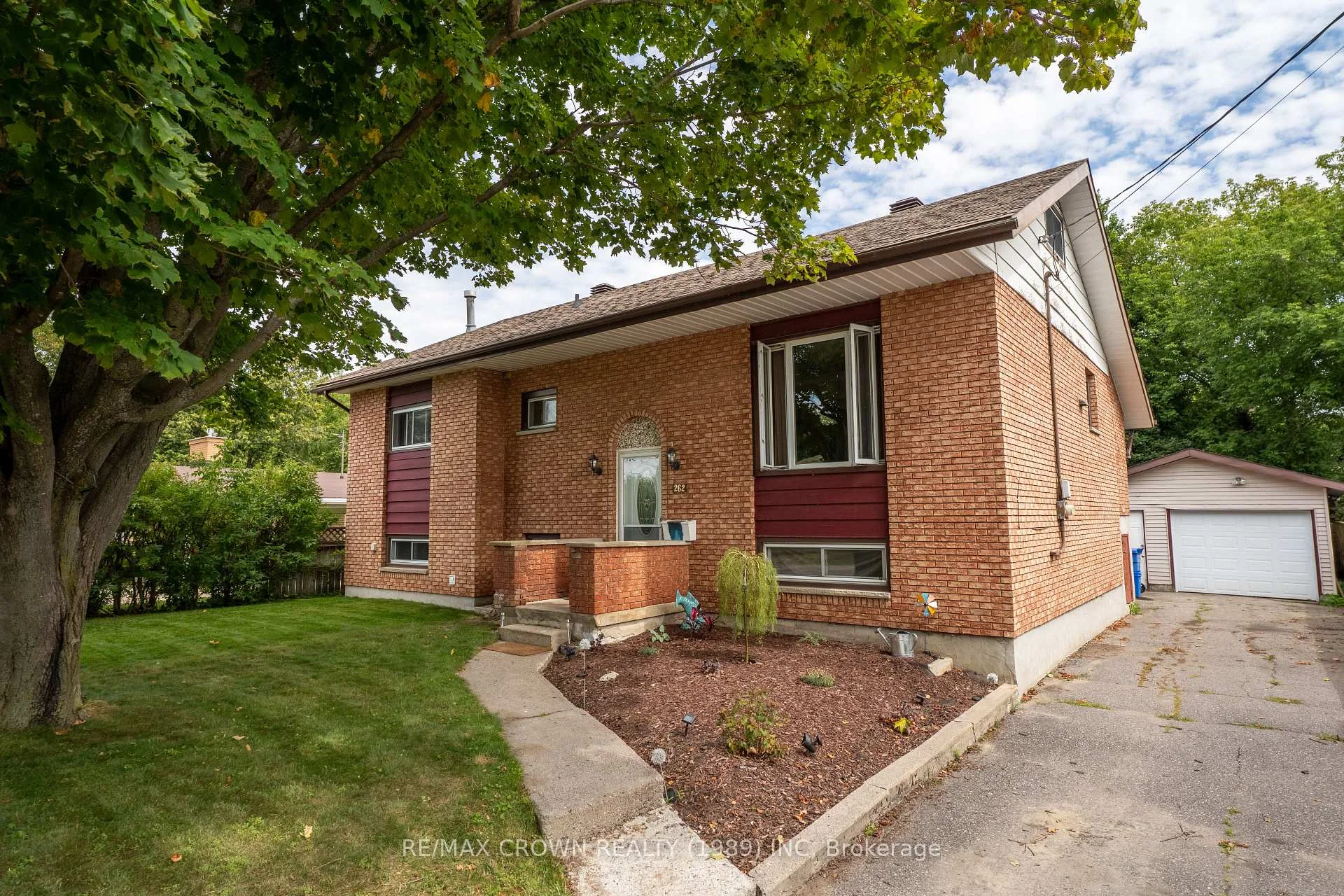 Photo 3 of 262 Lee Avenue, North Bay, Ferris — HOMEH