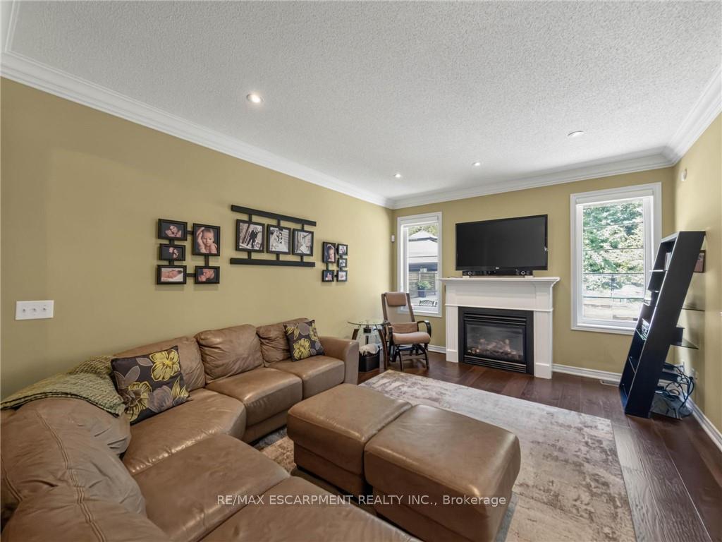 Photo 11 of 80 Sutherland Crescent, Hamilton, Ancaster — HOMEH
