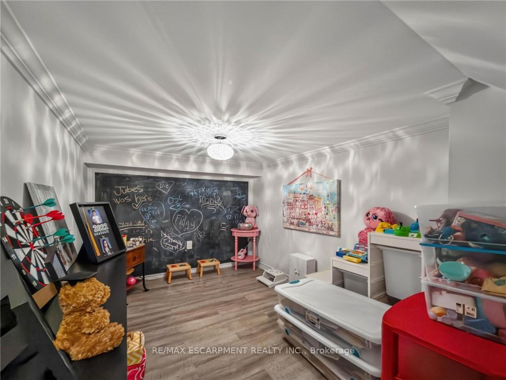 Photo 23 of 80 Sutherland Crescent, Hamilton, Ancaster — HOMEH